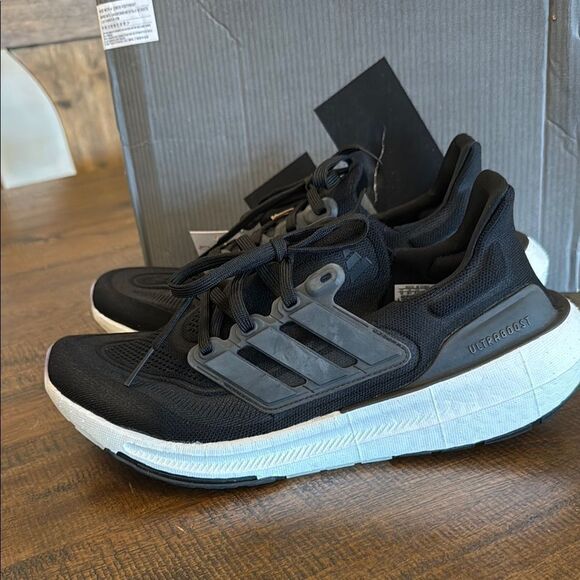 Adidas UltraBoost Women’s 10 NIB - Picture 1 of 8